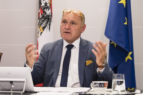 Nationalratspräsident Wolfgang Sobotka (ÖVP) im Gespräch bei Videokonferenz