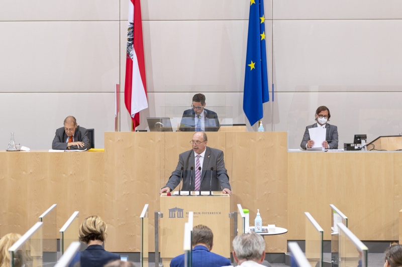 Bundesrat Michael Bernard (FPÖ) am Rednerpult