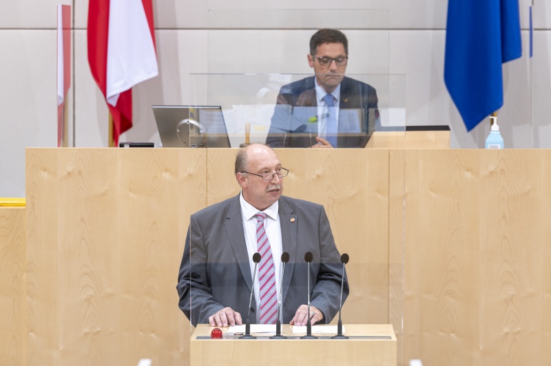 Bundesrat Michael Bernard (FPÖ) am Rednerpult