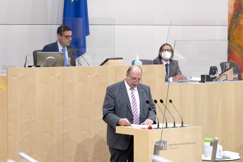 Bundesrat Michael Bernard (FPÖ) am Rednerpult