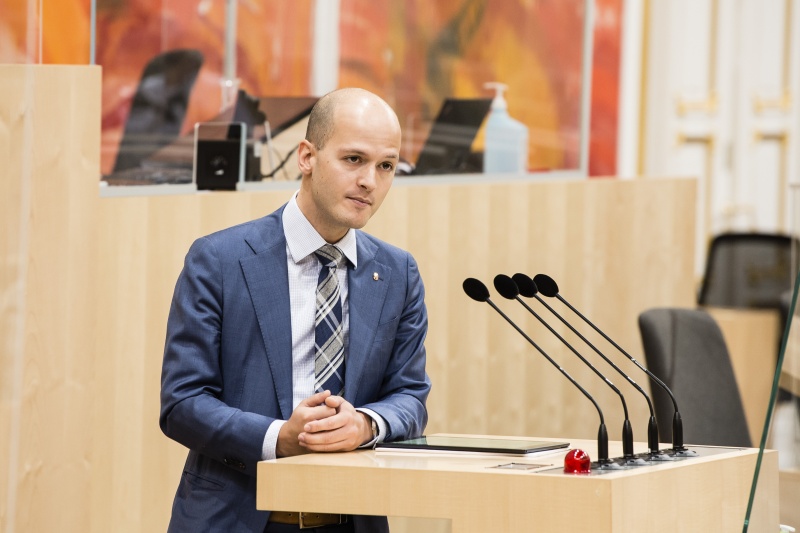 Am Rednerpult: Bundesrat Michael Schilchegger (FPÖ)