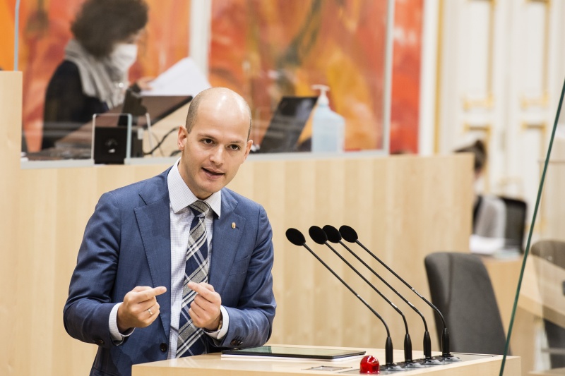 Am Rednerpult: Bundesrat Michael Schilchegger (FPÖ)