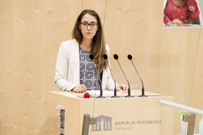 Am Rednerpult: Bundesrätin Elisabeth Wolff (ÖVP)