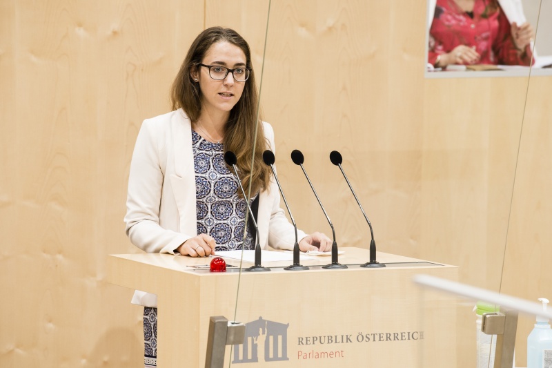 Am Rednerpult: Bundesrätin Elisabeth Wolff (ÖVP)