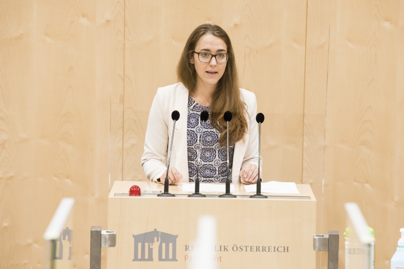 Am Rednerpult: Bundesrätin Elisabeth Wolff (ÖVP)
