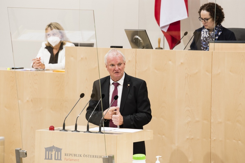 Am Rednerpult: Bundesrat Günther Novak (SPÖ)