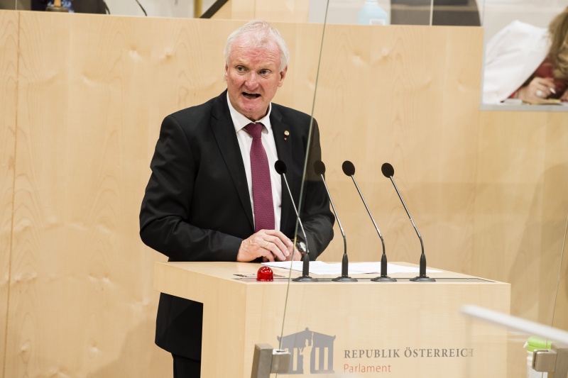 Am Rednerpult: Bundesrat Günther Novak (SPÖ)