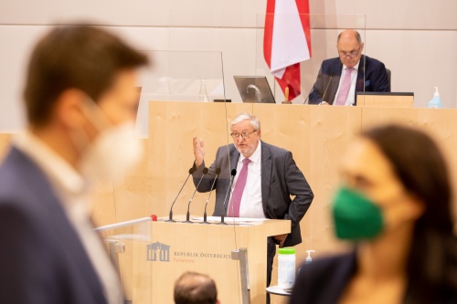 Am Rednerpult: Nationalratsabgeordneter Christoph Matznetter (SPÖ)