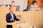 Am Rednerpult: Nationalratsabgeordneter Andreas Hanger (ÖVP)