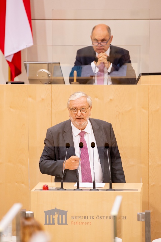 Am Rednerpult: Nationalratsabgeordneter Christoph Matznetter (SPÖ)