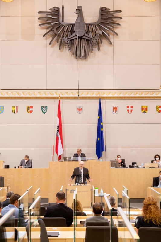 Am Rednerpult: Nationalratsabgeordneter Martin Graf (FPÖ)