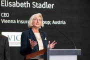 Am Rednerpult: Chief Executive Director VIG Elisabeth Stadler