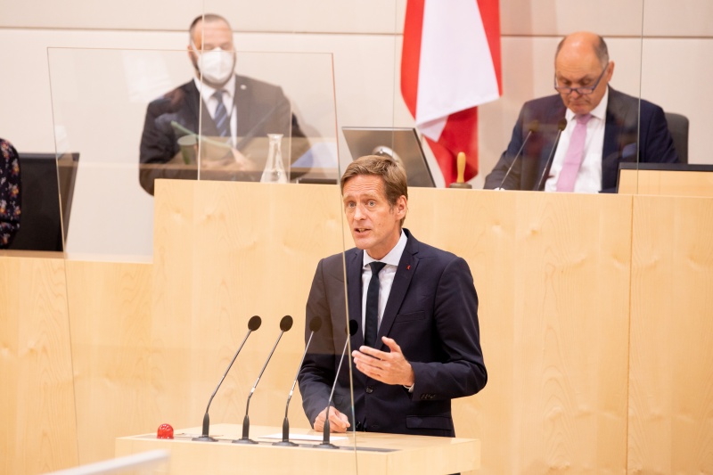 Am Rednerpult: Nationalratsabgeordneter Kai Jan Krainer (SPÖ)