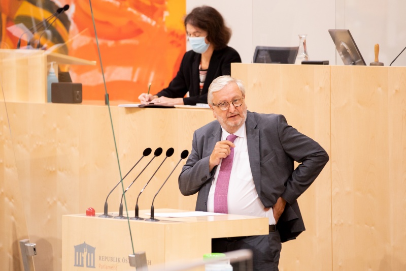 Am Rednerpult: Nationalratsabgeordneter Christoph Matznetter (SPÖ)