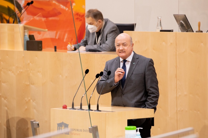 Am Rednerpult: Nationalratsabgeordneter Christian Stocker (ÖVP)