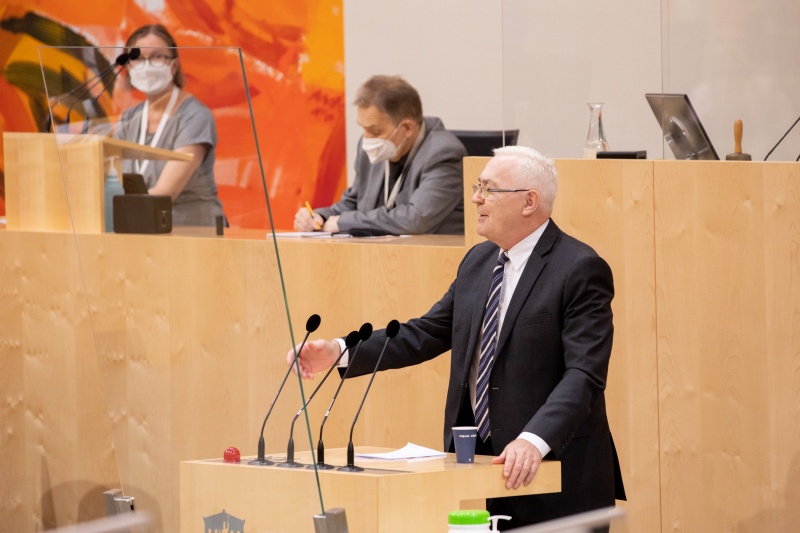 Am Rednerpult: Nationalratsabgeordneter Martin Graf (FPÖ)