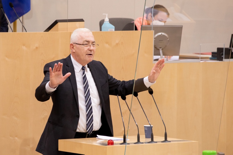 Am Rednerpult: Nationalratsabgeordneter Martin Graf (FPÖ)