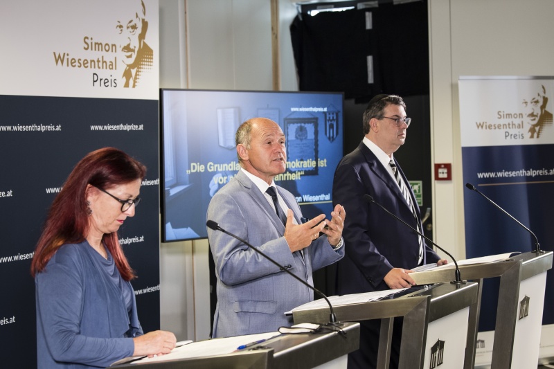 Von links: Generalsekretärin des Nationalfonds der Republik Österreich für Opfer des Nationalsozialismus Hannah Lessing, Nationalratspräsident Wolfgang Sobotka (ÖVP), IKG Präsident Oskar Deutsch