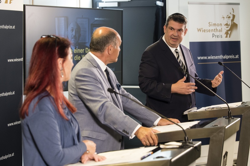 Von links: Generalsekretärin des Nationalfonds der Republik Österreich für Opfer des Nationalsozialismus Hannah Lessing, Nationalratspräsident Wolfgang Sobotka (ÖVP), IKG Präsident Oskar Deutsch