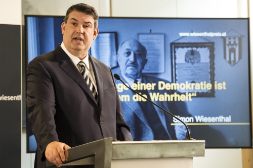 Am Rednerpult: IKG Präsident Oskar Deutsch