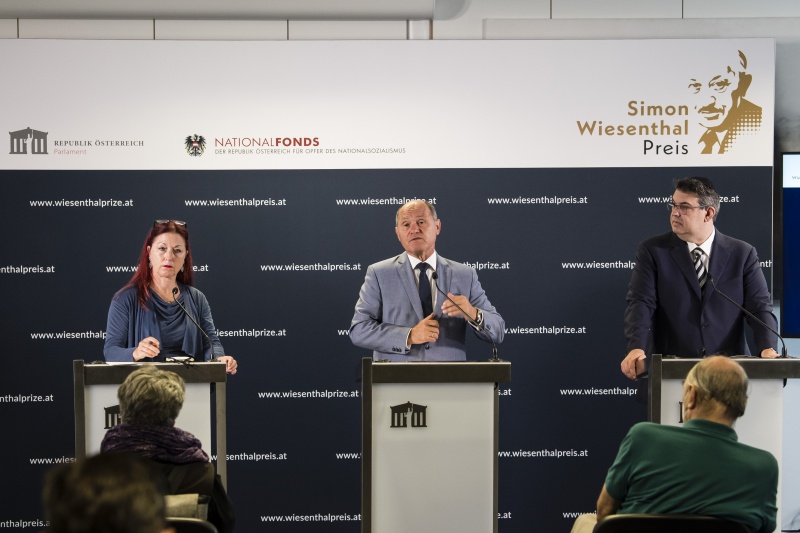 Von links: Generalsekretärin des Nationalfonds der Republik Österreich für Opfer des Nationalsozialismus Hannah Lessing, Nationalratspräsident Wolfgang Sobotka (ÖVP), IKG Präsident Oskar Deutsch