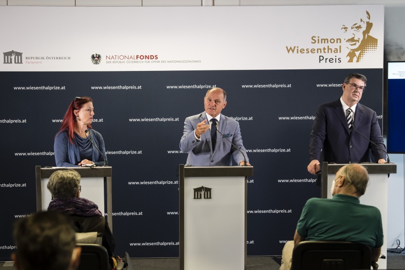 Von links: Generalsekretärin des Nationalfonds der Republik Österreich für Opfer des Nationalsozialismus Hannah Lessing, Nationalratspräsident Wolfgang Sobotka (ÖVP), IKG Präsident Oskar Deutsch