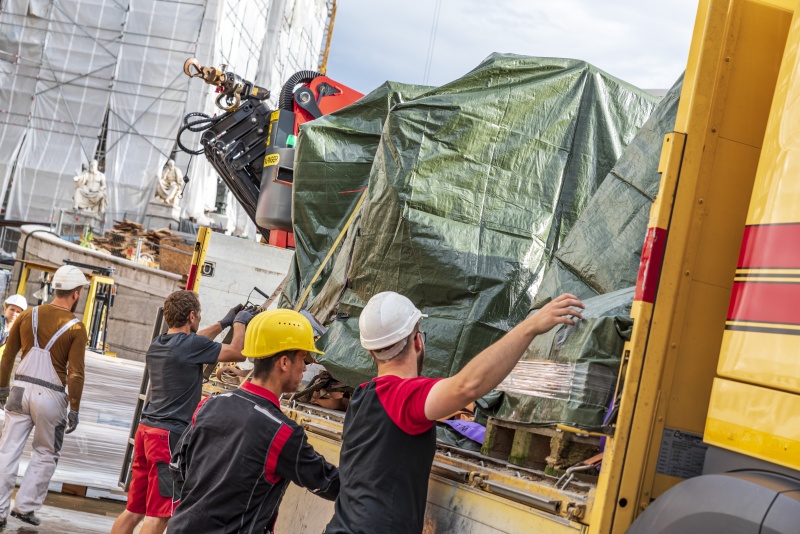 Anlieferung der drei Teile mittels LKW