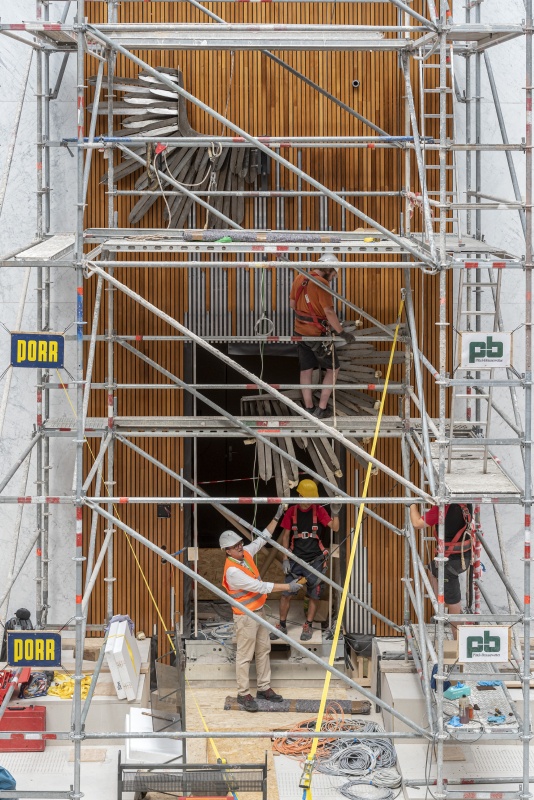 Montage des rechten Adlerflügels