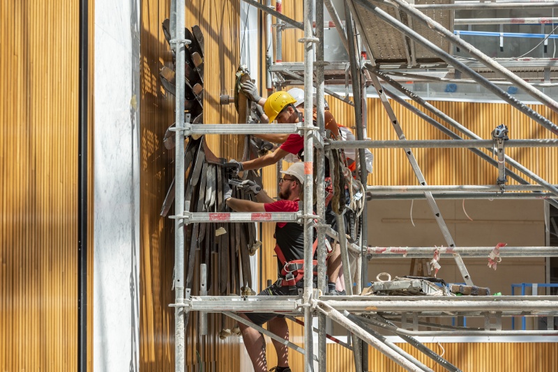 Montage des rechten Adlerflügels