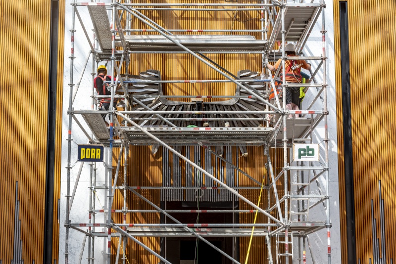 Montage des rechten Adlerflügels