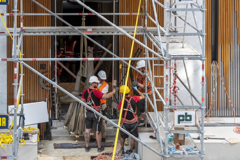 Vorbereitungsarbeiten zur Montage des Adlerkopfteiles