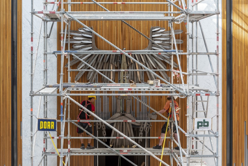 Montage des Adlerkopfteiles