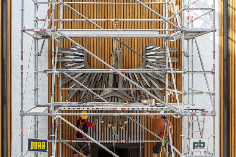 Montage des Adlerkopfteiles