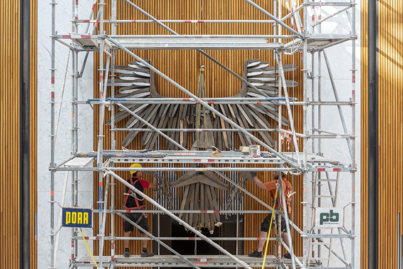 Montage des Adlerkopfteiles