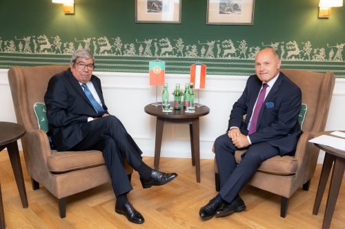 Aussprache. Von rechts: Nationalratspräsidenten Wolfgang Sobotka (ÖVP), Präsident der Versammlung der Republik Portugal Eduardo Ferro Rodrigues