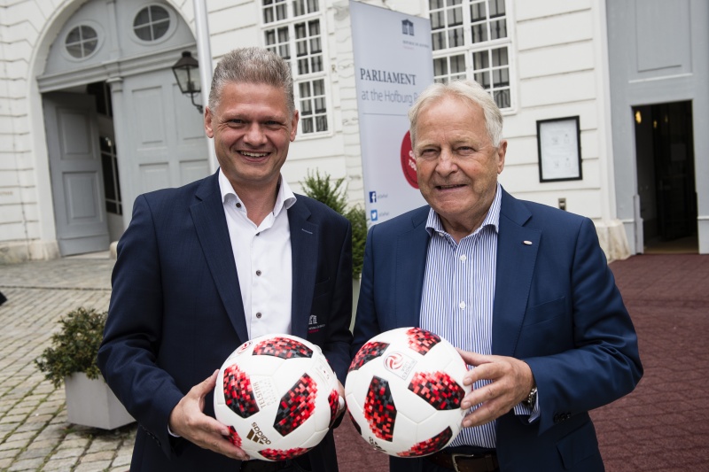 Von links: Nationalratsabgeordneter Andreas Hanger (ÖVP), ÖFB Präsident Leo Windtner