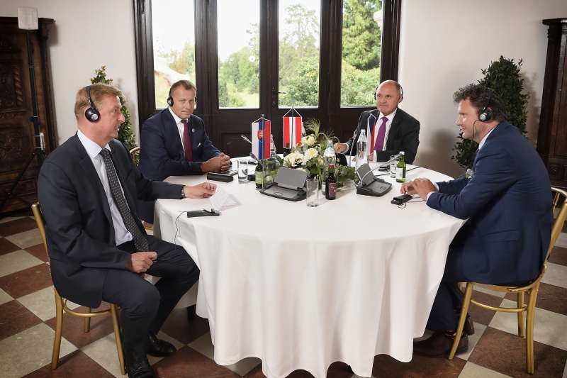 Pressegespräch, von links: APA Außenpolitikchef Edgar Schütz, Präsident des slowakischen Nationalrates Boris Kollár, Nationalratspräsident Wolfgang Sobotka (V), Präsident der tschechischen Abgeordnetenkammer Radek Vondracek