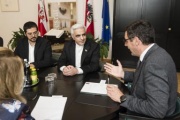 Aussprache. Von rechts: Bundesratspräsident Peter Raggl (ÖVP),  iranischer Botschafter S.E. Dr. Bagherpour, Delegationsmitglied