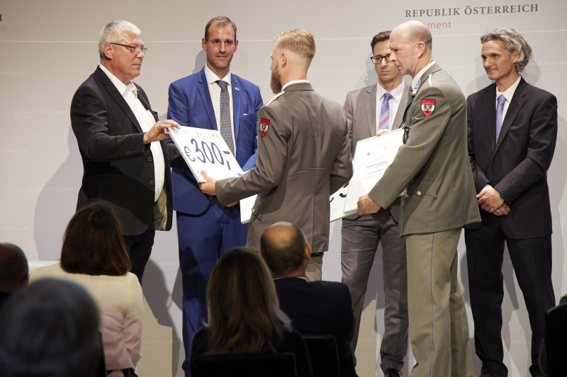 Übergabe Camillo Award an Patrick Weitersberger FAMB Hörsching, Christian Führst FAMB Hörsching