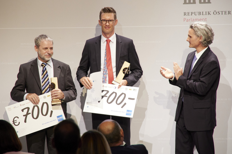 Übergabe Camillo Award an Gernot Halbwirth Martin 3 Scharnsteim, Martin 5 Bad Vöslau, Werner Lang C10 und Air Rescue College