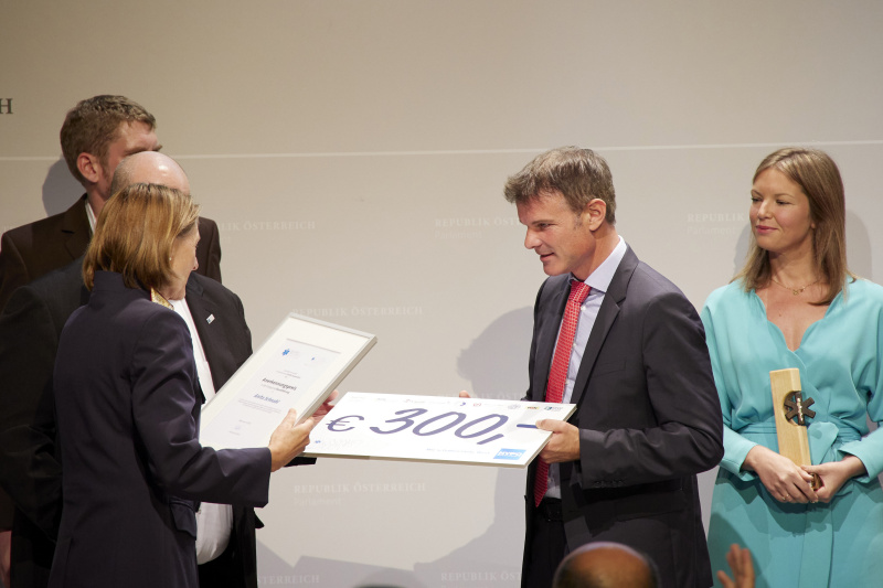 Übergabe Camillo Award in Vertretung an Anita Schnabl BMI