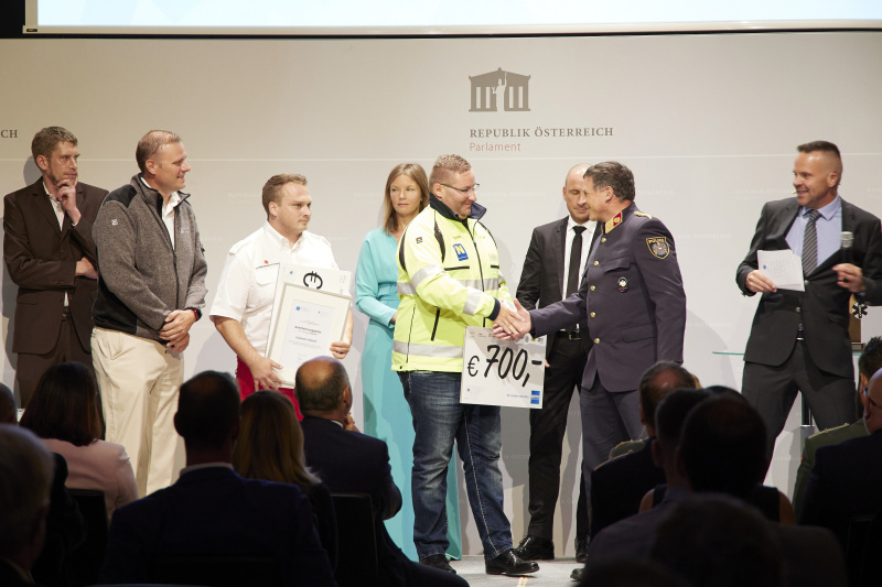 Übergabe Camillo Award an Thomas Reinalter Notruf 144, Valentin Walch Rettungsleitstelle Linz-Mühlviertel