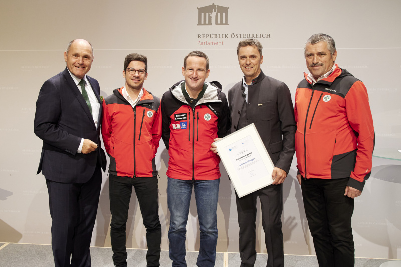 Von links: Nationalratspräsident Wolfgang Sobotka (ÖVP), Albert Api Prugger Rettungsdienst Ortsstelle Ramsau