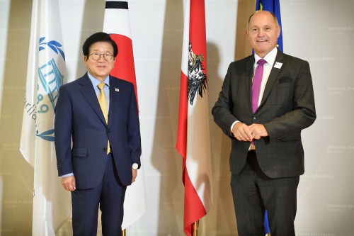 Von links: Präsident der Nationalversammlung der Republik Korea Byeong-Seug Park, Nationalratspräsident Wolfgang Sobotka (ÖVP)