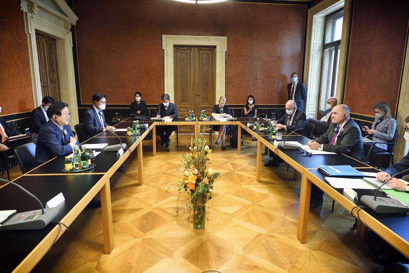 Arbeitsgespräch. Von links: Präsident der Nationalversammlung der Republik Korea Byeong-Seug Park, Nationalratspräsident Wolfgang Sobotka (ÖVP)