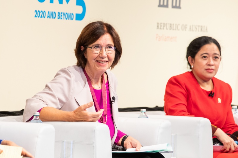 From left: Ms. Christine Muttonen, Moderator, Ms. Puan Maharani, the Speaker of the House of Representatives in Indonesia. Session 1: Women in the pandemic: A tribute to everyday heroes