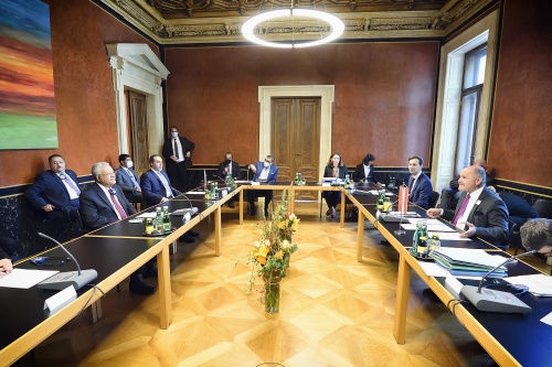 Arbeitsgespräch. Parlamentspräsident der Arabischen Republik Ägypten Hanafy Ali Gebali (links), Nationalratspräsident Wolfgang Sobotka (ÖVP) (rechts)