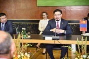 Arbeitsgespräch. Mongolischer Parlamentspräsident Gombojav Zandanshatar