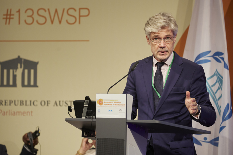 Mr. Harald Dossi, the Secretary General of the Austrian Parliament, delivers his closing remarks