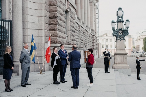 Besuch des Riksdags. Begrüßung von Nationalratspräsident Wolfgang Sobotka (V) mit Gattin (rechts) durch den Präsidenten des Riksdags Andreas Norlén mit Gattin (links)